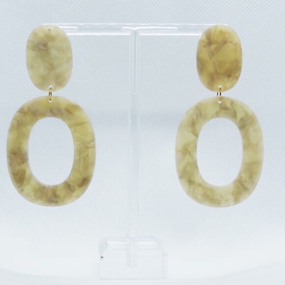 Urban Outfitters Chunky Swirly Acrylic Oval Drop Earrings Beige Nude - Picture 2 of 3